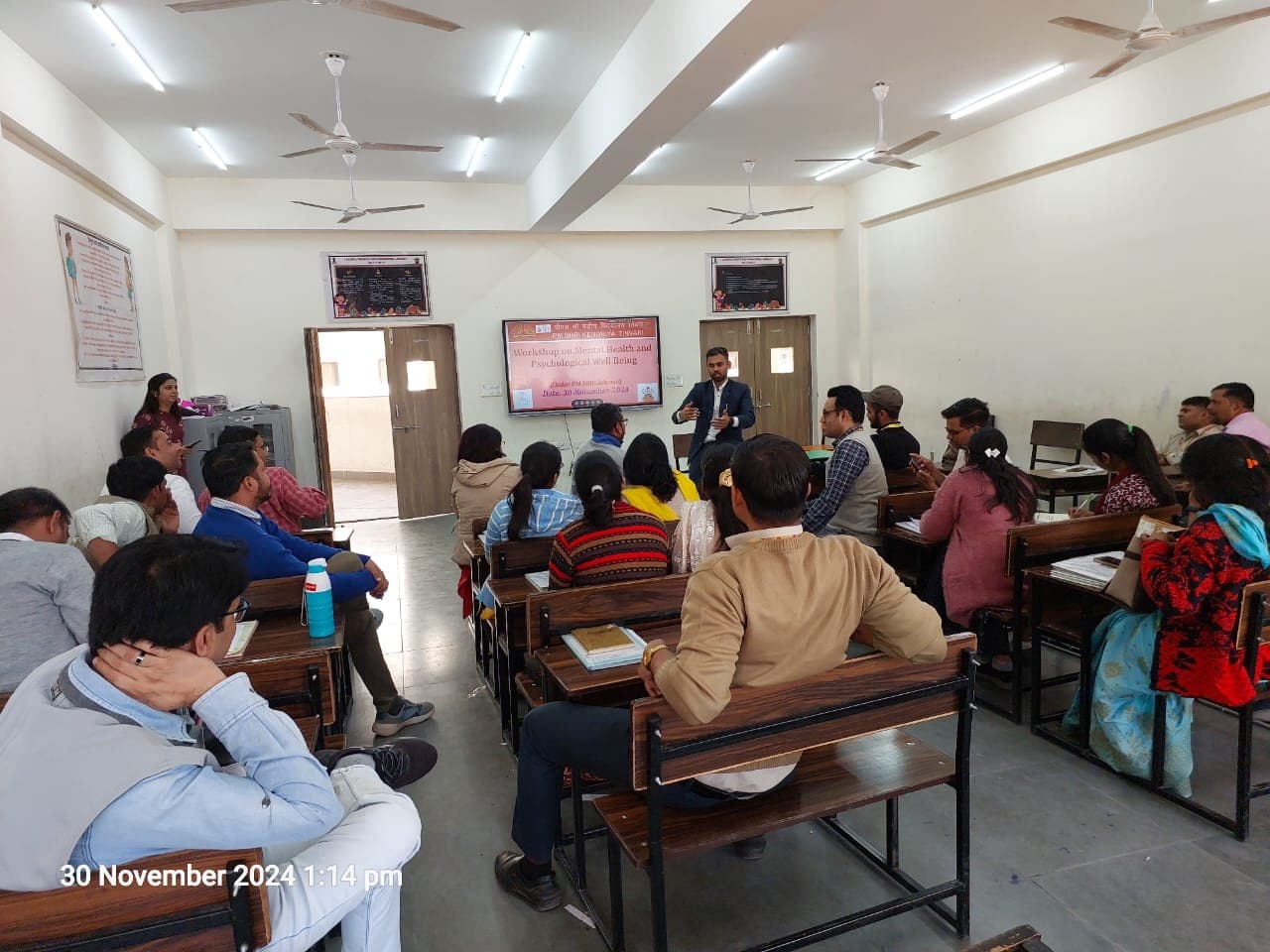 Students receiving college guidance in Jodhpur