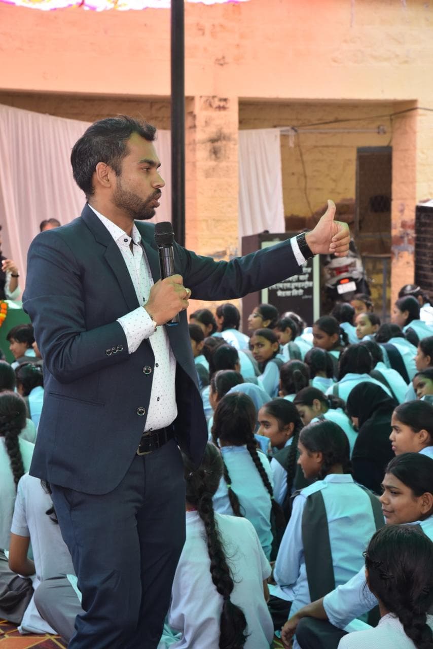 Mohit Mundra psychologist speaking at career guidance event in Jodhpur